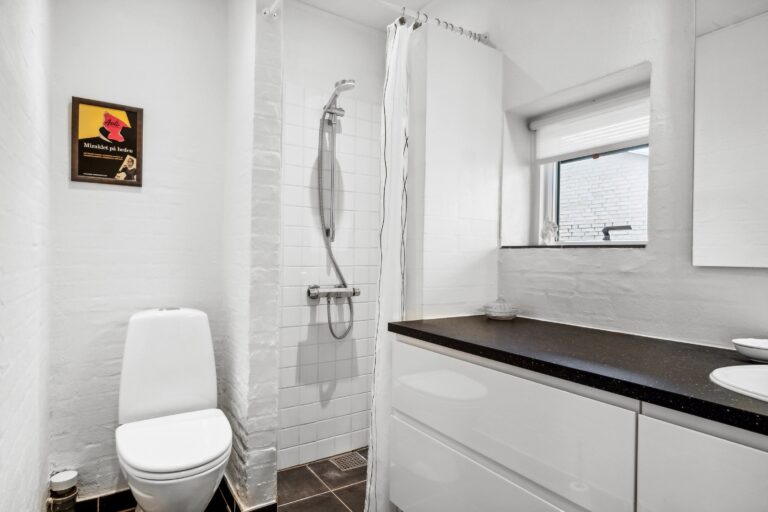 nr.18-toilet